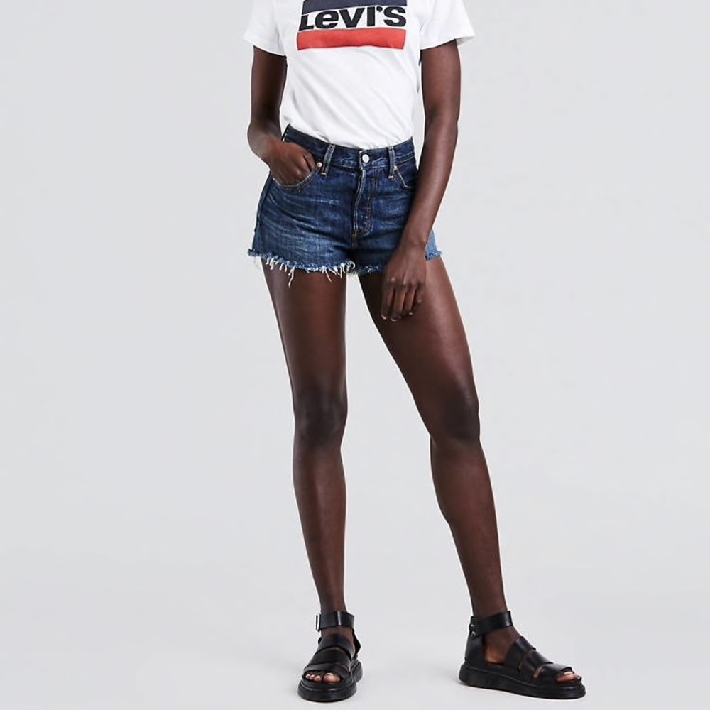 NEW • Levi’s • 501 Cut Off Denim Jean Shorts 28